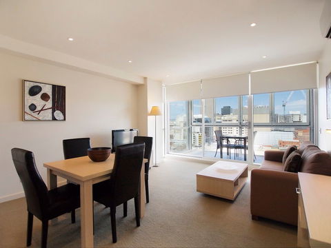 IStay Precinct - Sunshine Coast Guide 2