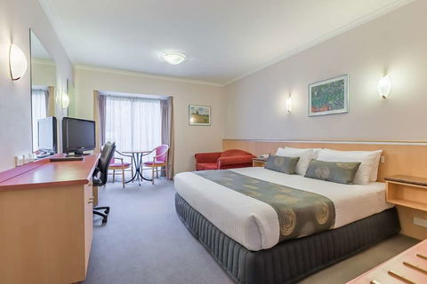 Waverley International Hotel - Sunshine Coast Guide 0