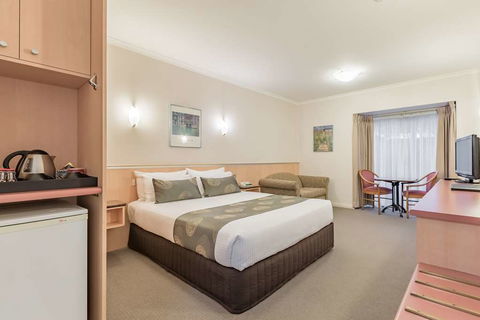 Waverley International Hotel - Sunshine Coast Guide 1