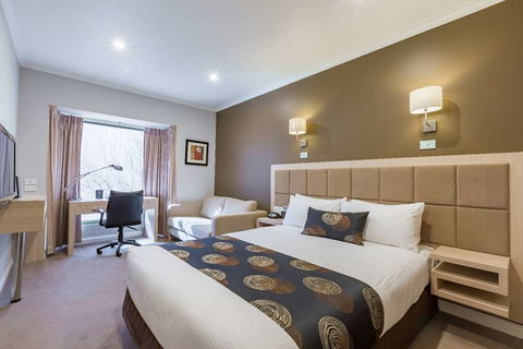 Waverley International Hotel - Sunshine Coast Guide 2