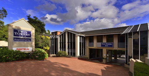 Twin Towers Inn - Sunshine Coast Guide 0