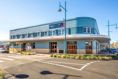 Nightcap At Ocean Beach Hotel - Sunshine Coast Guide 1