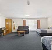Thunderbird Motel - Sunshine Coast Guide