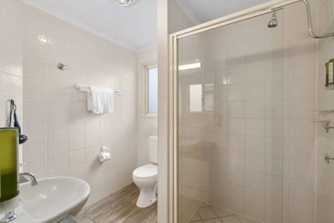 Caboolture Central Motor Inn, SureStay Collection - Sunshine Coast Guide 9