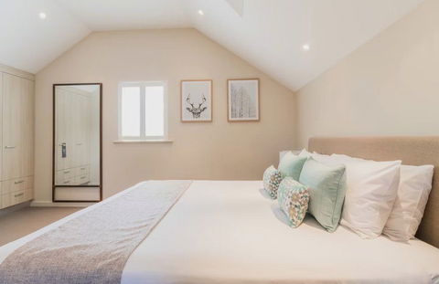 The Haus Studio Apartments - Sunshine Coast Guide 4