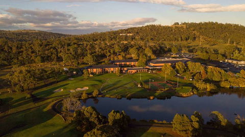Country Club Tasmania - Sunshine Coast Guide 1