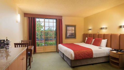 Country Club Tasmania - Sunshine Coast Guide 2