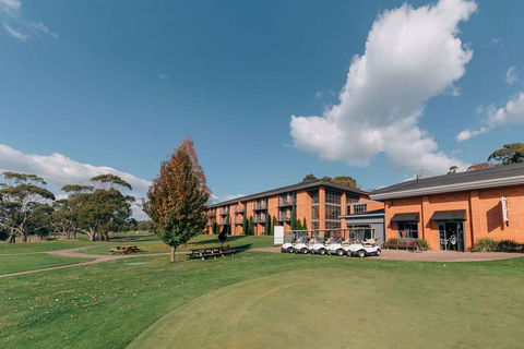Country Club Tasmania - Sunshine Coast Guide 16