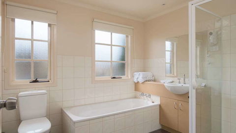 Country Club Villas - Sunshine Coast Guide 4