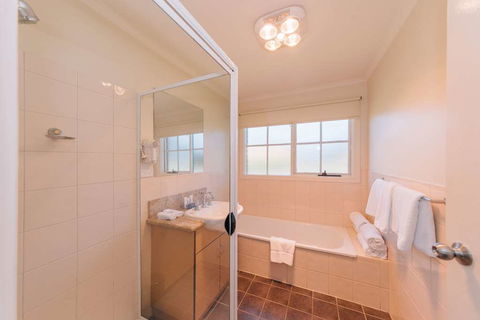 Country Club Villas - Sunshine Coast Guide 5