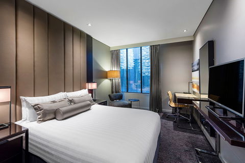 Gambaro Hotel - Sunshine Coast Guide 1