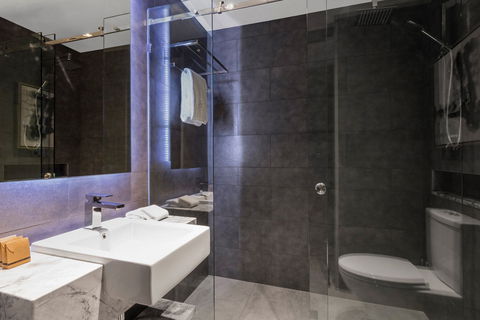 Gambaro Hotel - Sunshine Coast Guide 2