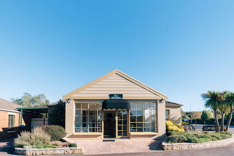 Country Club Villas - Sunshine Coast Guide 1