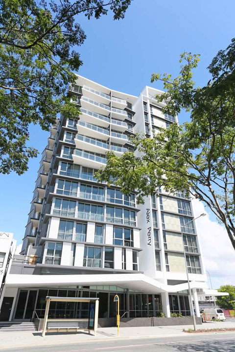 Alex Perry Hotel And Apartments - Sunshine Coast Guide 0