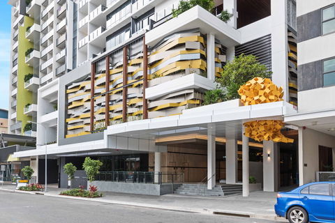 Arise On Hope Street - Sunshine Coast Guide 0