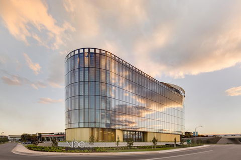 Vibe Hotel Canberra - Sunshine Coast Guide 0