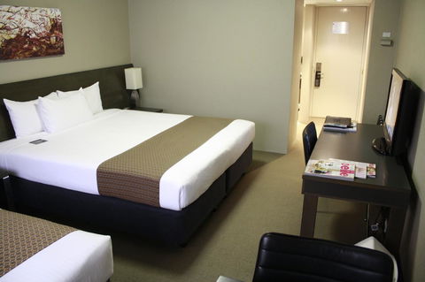 Pavilion On Northbourne - Sunshine Coast Guide 36