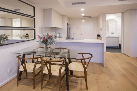 Greenwich Apartment - Sunshine Coast Guide 2