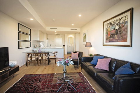 Greenwich Apartment - Sunshine Coast Guide 1