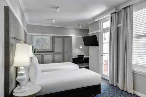 Hotel Kurrajong Canberra - Sunshine Coast Guide 4