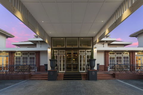 Hotel Kurrajong Canberra - Sunshine Coast Guide 22
