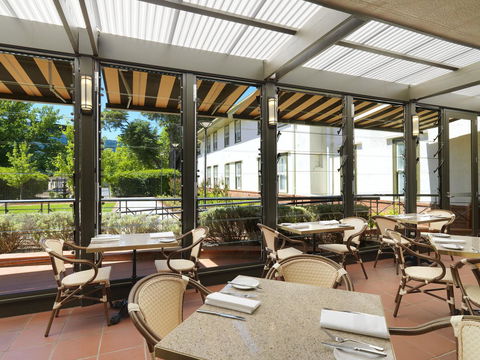 Hotel Kurrajong Canberra - Sunshine Coast Guide 24