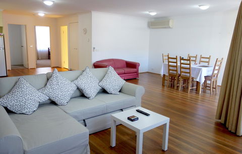 Kingston Comfy Apartment - Sunshine Coast Guide 3