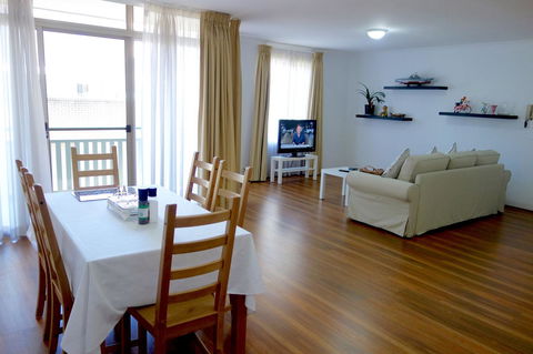 Kingston Comfy Apartment - Sunshine Coast Guide 4