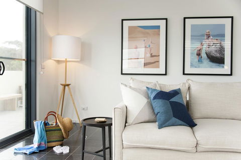 Mollymook Beachfront Penthouse 9 - Sunshine Coast Guide 8