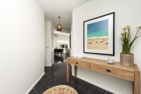Mollymook Beachfront Penthouse 9 - Sunshine Coast Guide 7