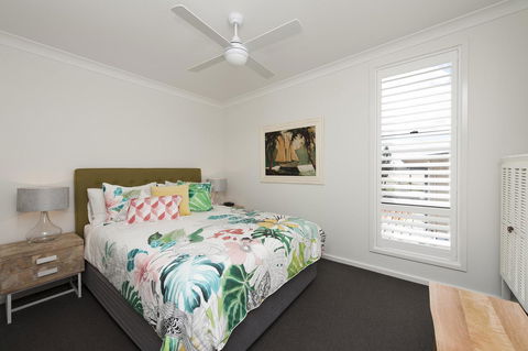 Mollymook Beachfront Penthouse 9 - Sunshine Coast Guide 2