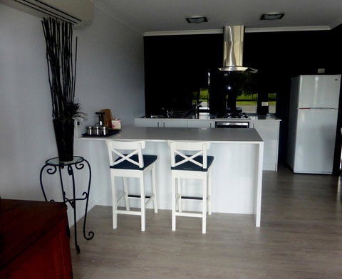 Lure Bed And Breakfast - Sunshine Coast Guide 4