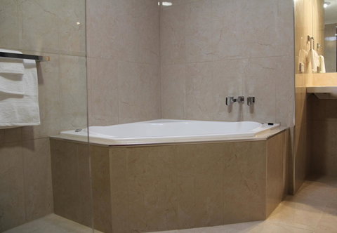 Lure Bed And Breakfast - Sunshine Coast Guide 7