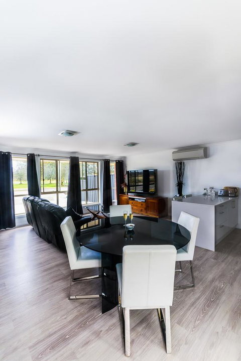 Lure Bed And Breakfast - Sunshine Coast Guide 1