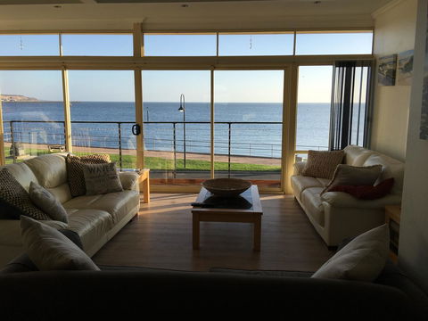 Crystal Blue Apartment - Sunshine Coast Guide 6