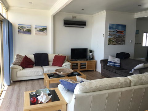 Crystal Blue Apartment - Sunshine Coast Guide 3