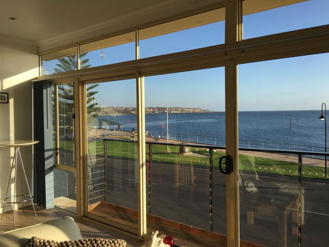 Crystal Blue Apartment - Sunshine Coast Guide 1