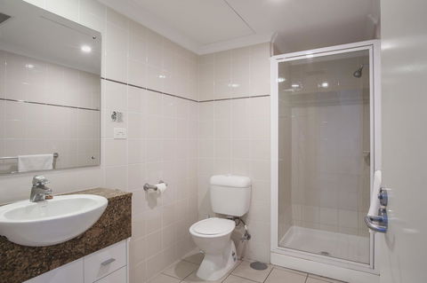 Marina Hotel - Sunshine Coast Guide 25