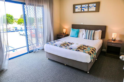 Marina Hotel - Sunshine Coast Guide 30