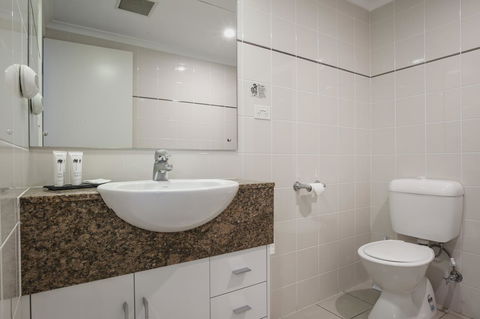 Marina Hotel - Sunshine Coast Guide 13