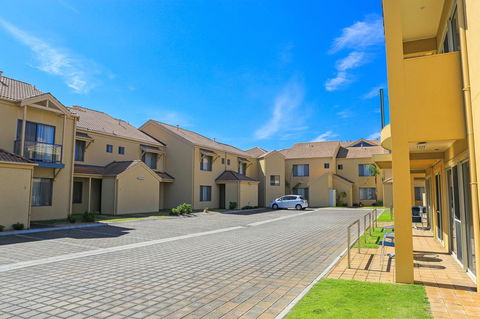 Marina Hotel - Sunshine Coast Guide 34