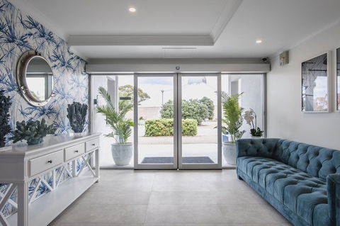 Marina Hotel - Sunshine Coast Guide 18