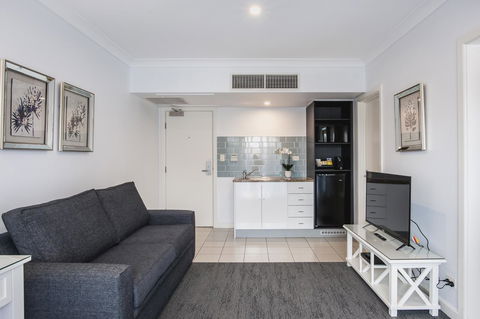 Marina Hotel - Sunshine Coast Guide 16