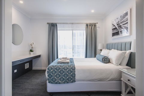 Marina Hotel - Sunshine Coast Guide 7