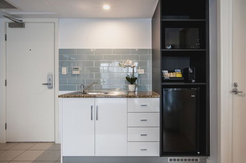 Marina Hotel - Sunshine Coast Guide 17