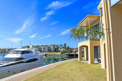 Marina Hotel - Sunshine Coast Guide 27