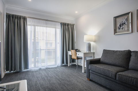 Marina Hotel - Sunshine Coast Guide 3