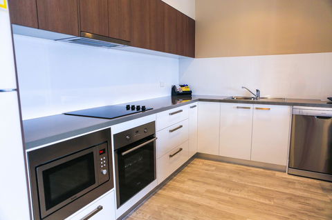 Marina Hotel - Sunshine Coast Guide 32