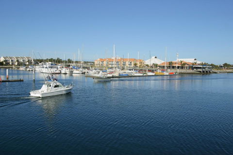 Marina Hotel - Sunshine Coast Guide 39