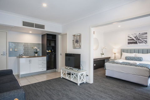 Marina Hotel - Sunshine Coast Guide 26